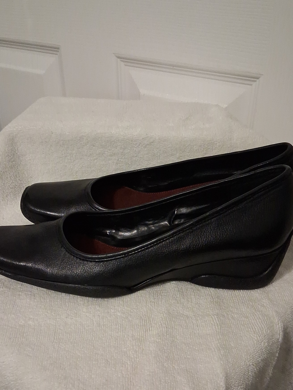 AEROSOLES Black Leather Low Wedge Pumps